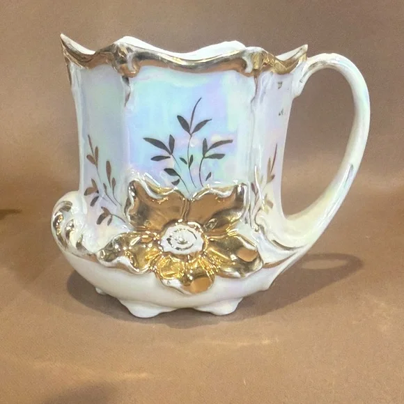 Porcelain footed creamer with iridescent finish and gold trim - Picture 1 of 7